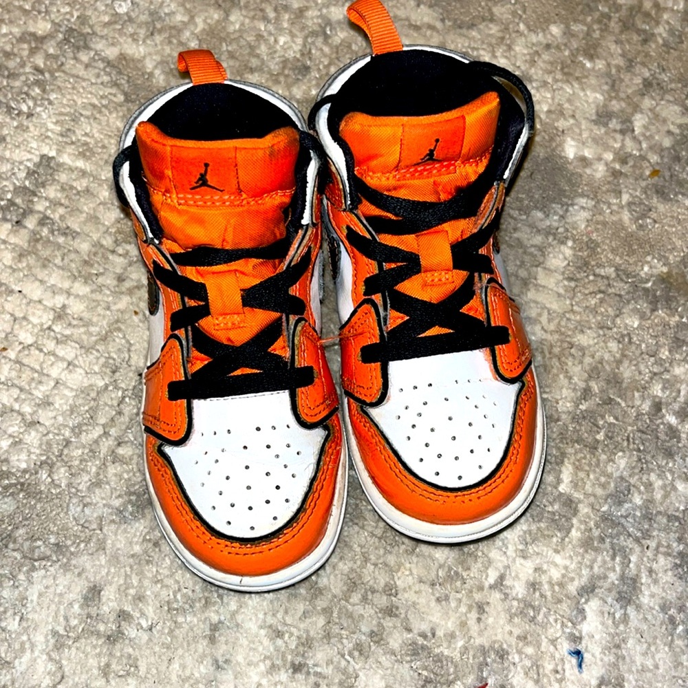 Jordan 1 Mid SE